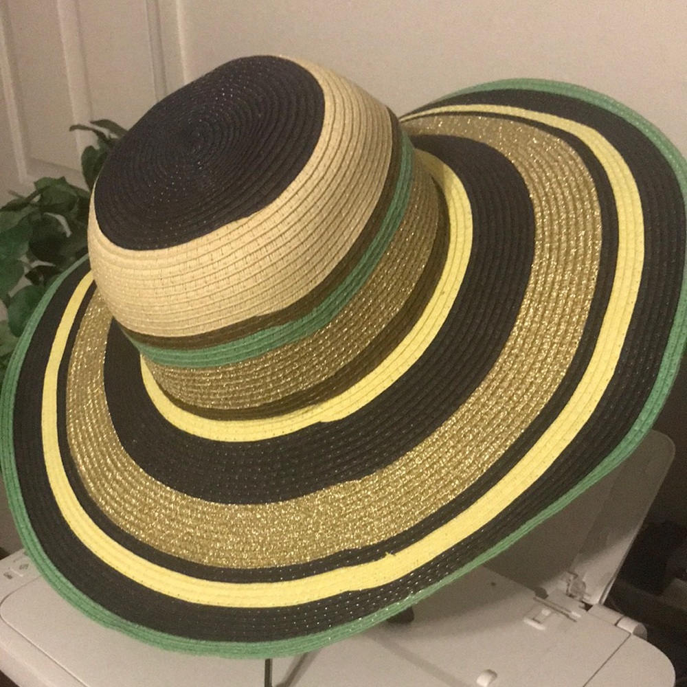 Striped Sunhat hat 😀.   OS